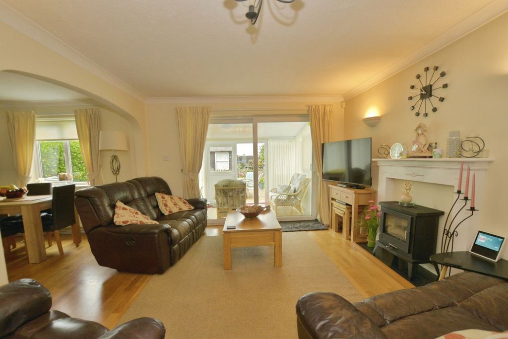 Property photo 2 of 17 Photo