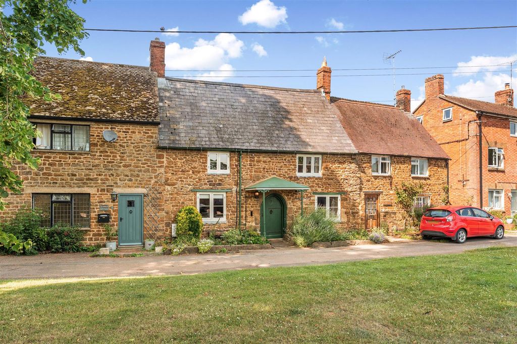 Property photo 1 of 15 3 Culworth Road, Chipping Warden-1.Jpg