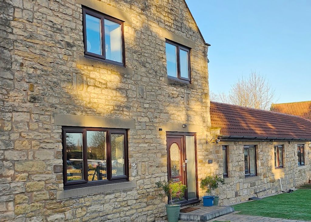 Property photo 2 of 20 4-Manor-Farm-_4