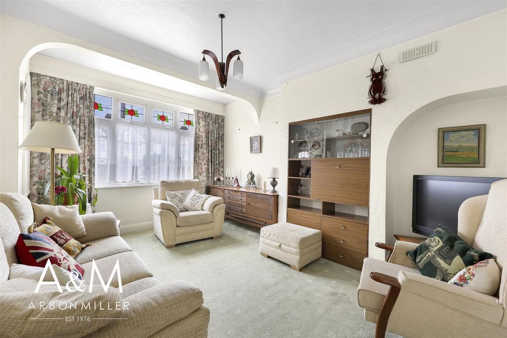 Property photo 2 of 26 Lounge