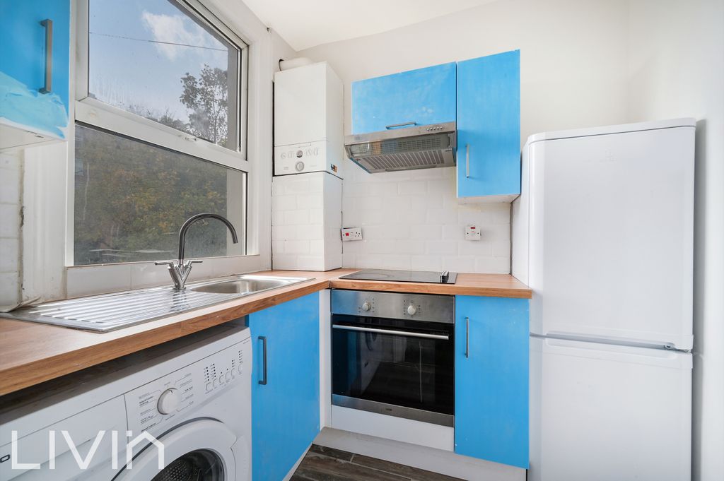 Property photo 3 of 7 St. James Road, 161C (8 From 14)-2