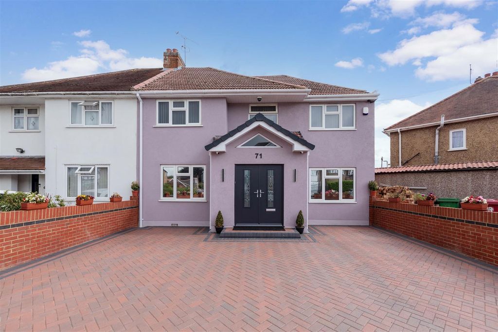 Property photo 1 of 28 71 Elmshott Lane-26.Jpg