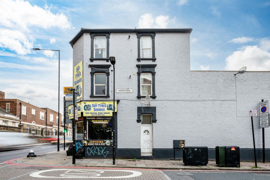 Property photo 3 of 19 Homerton High St 191  Low Res 3.Jpg
