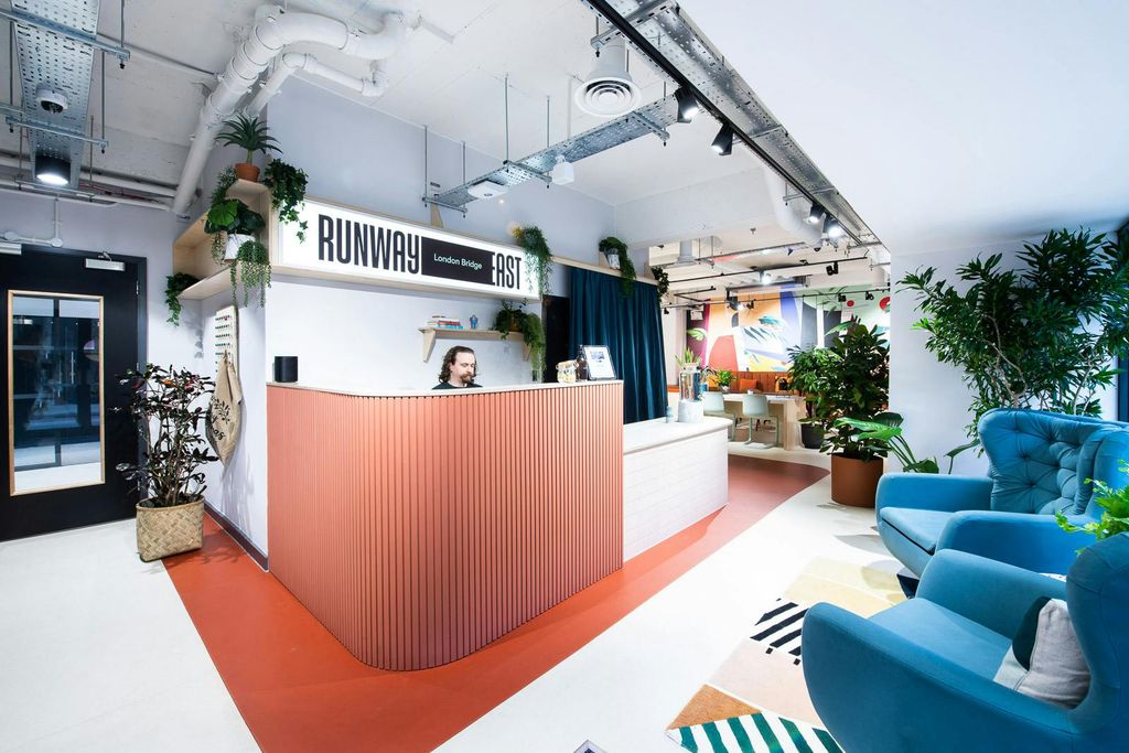 Property photo 1 of 8 Entrace _ Reception.Jpg