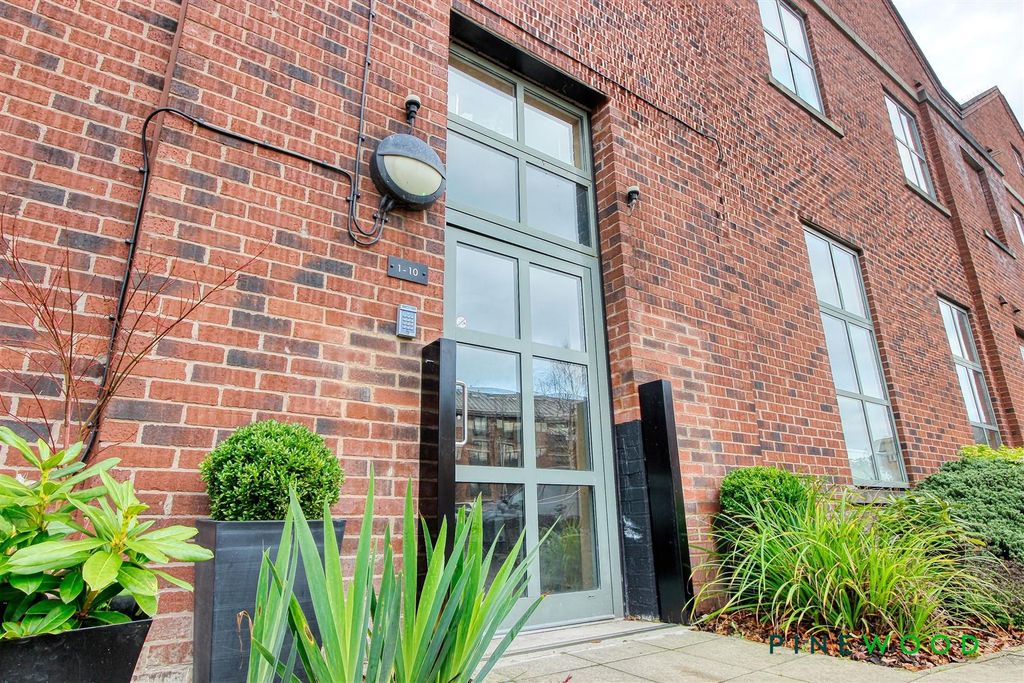 Property photo 2 of 18 Front