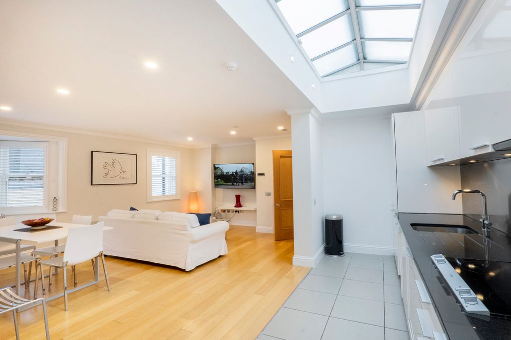 Property photo 3 of 9 Gallery