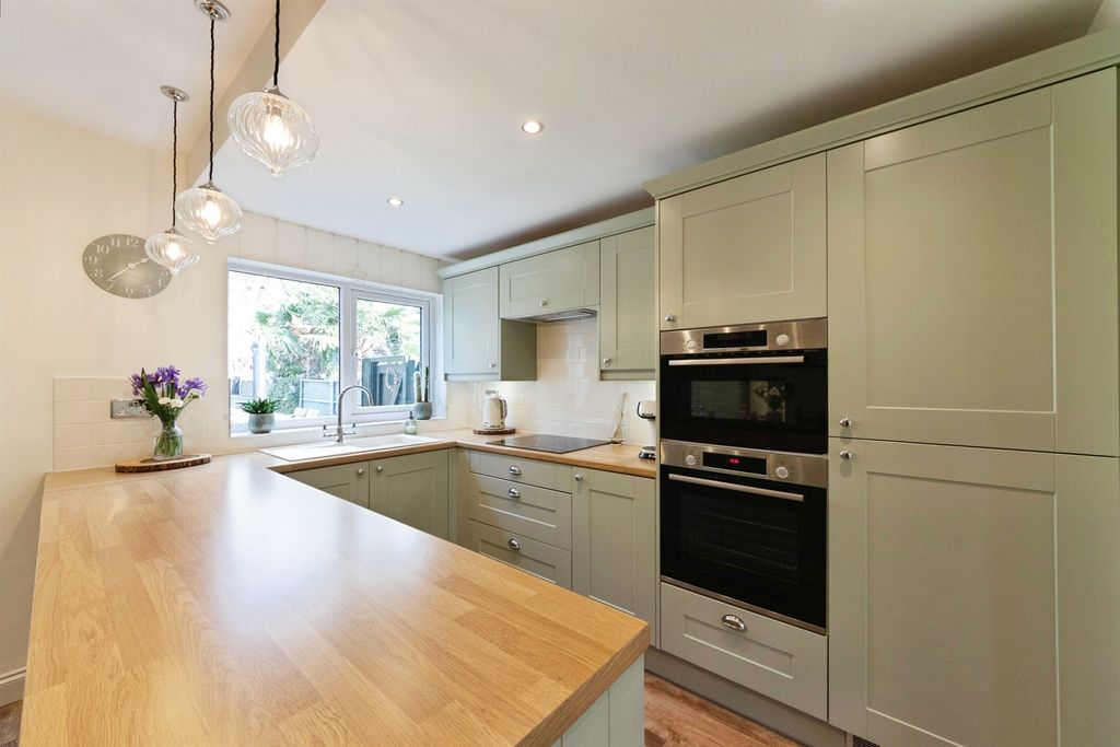 Property photo 3 of 21