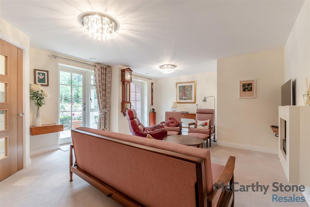 Property photo 3 of 23 8662943-Interior07.Jpg