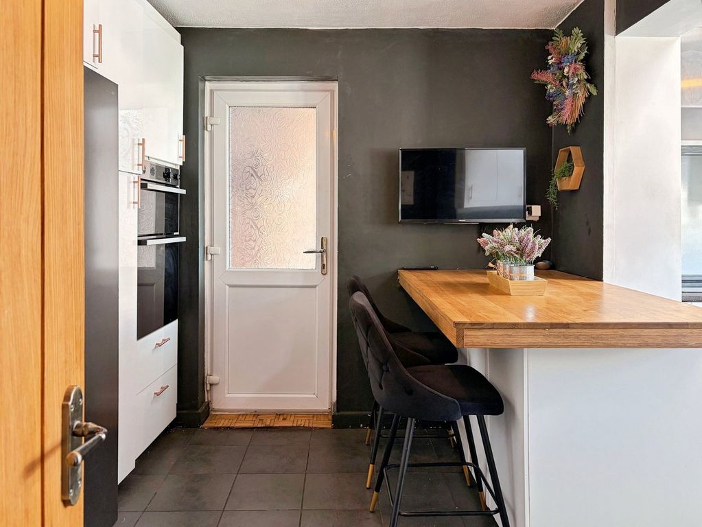 Property photo 2 of 28