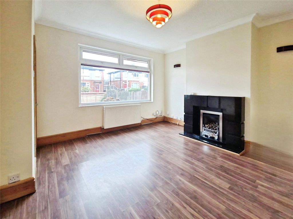 Property photo 2 of 15 Picture No. 27