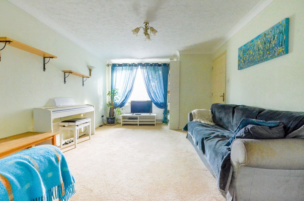 Property photo 2 of 26