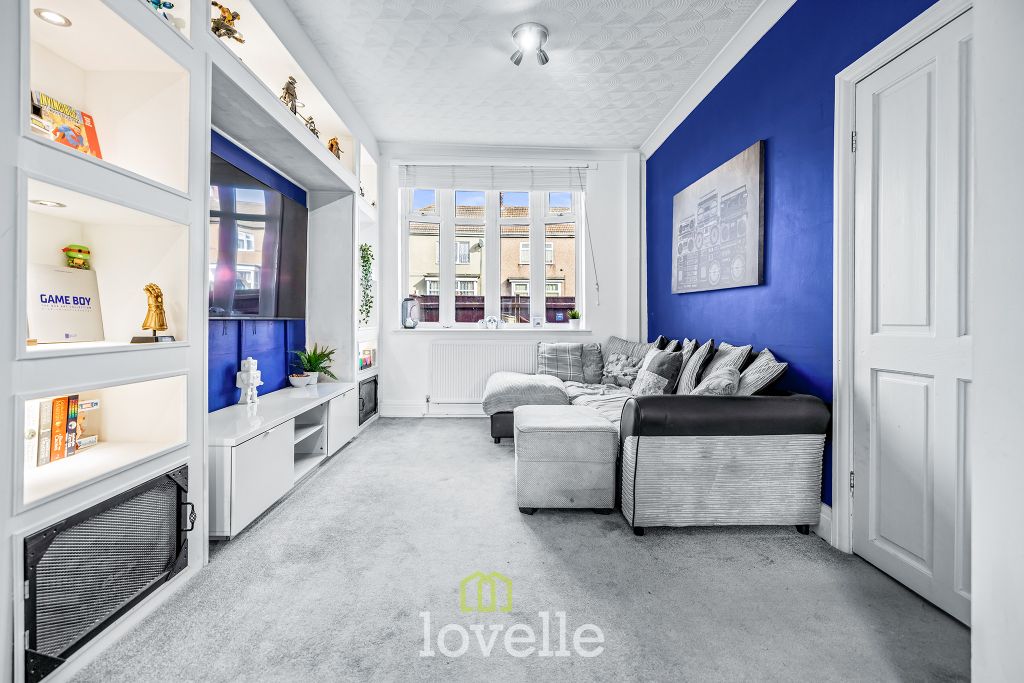 Property photo 3 of 27