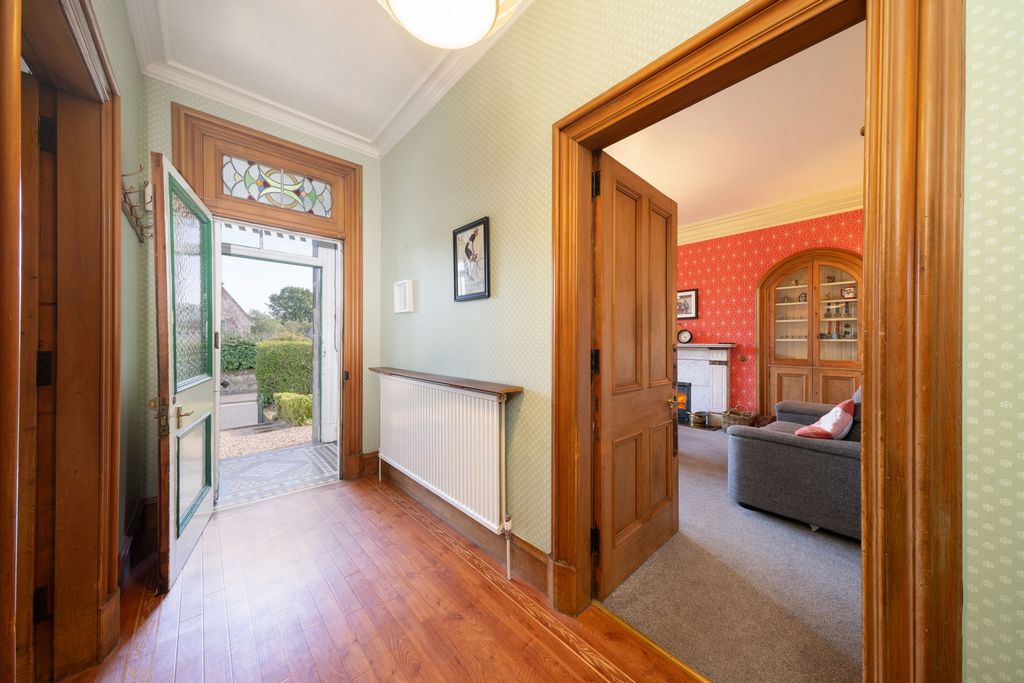 Property photo 3 of 39 Photo 30