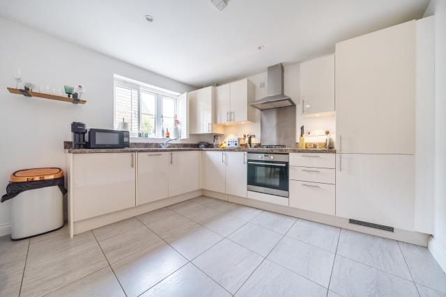 Property photo 3 of 12 Kitchen