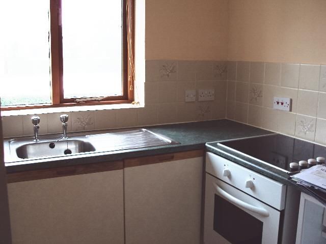Property photo 2 of 6 11 Grove Road Thrapston Kitchen.Jpg
