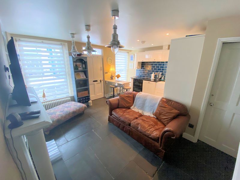 Property photo 3 of 25