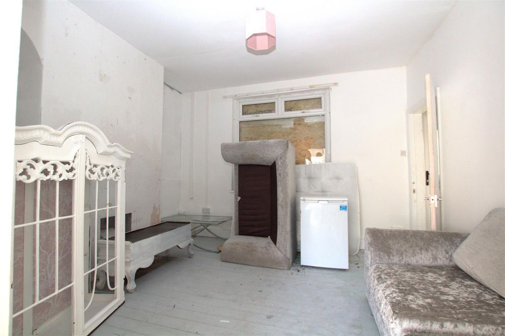 Property photo 3 of 12 Lounge Reverse.Jpg
