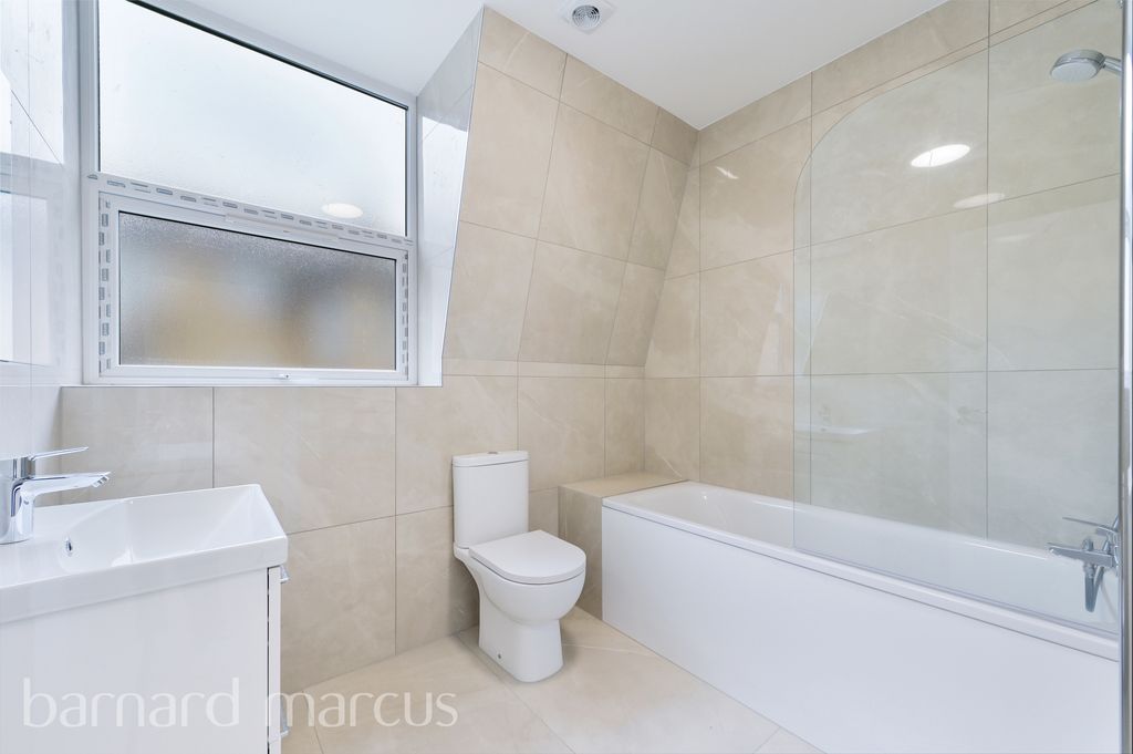 Property photo 2 of 7 Bathroom