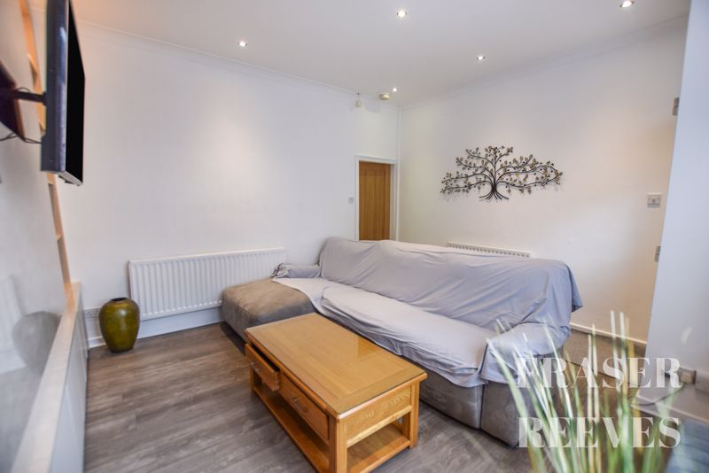 Property photo 3 of 16 Lounge