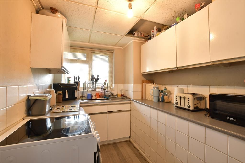 Property photo 3 of 18 Kitchen