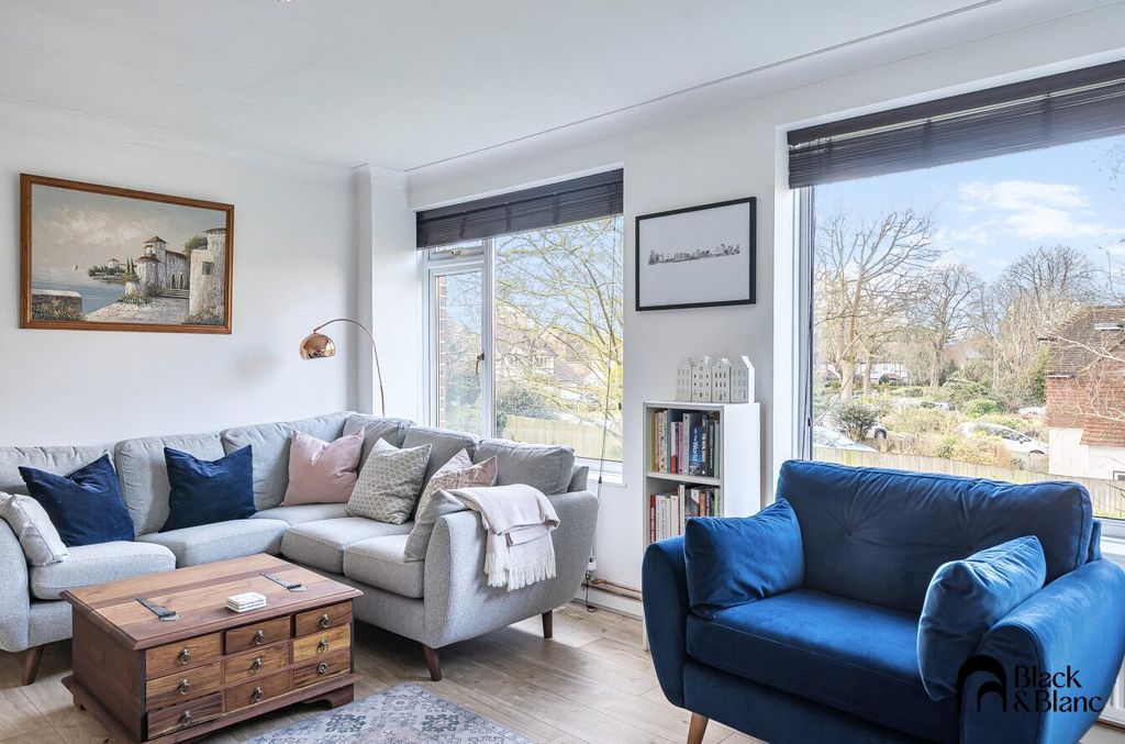 Property photo 3 of 12 Living/ Dining Room