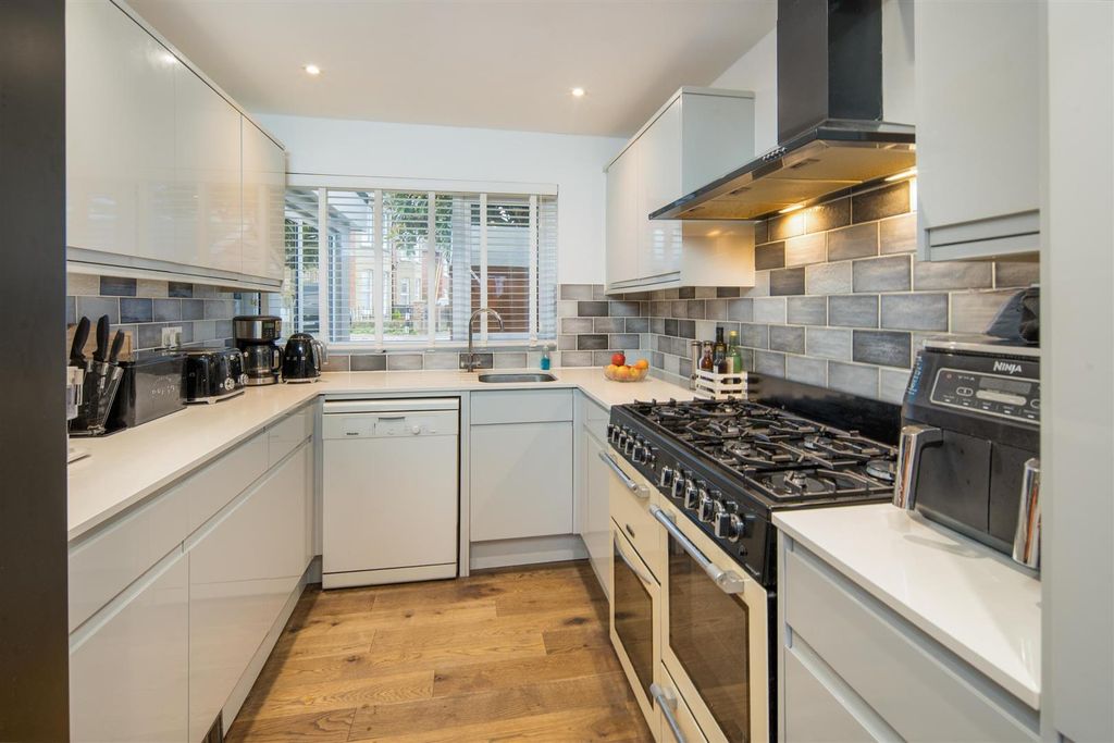 Property photo 3 of 14 2243-006-Websize.Jpeg