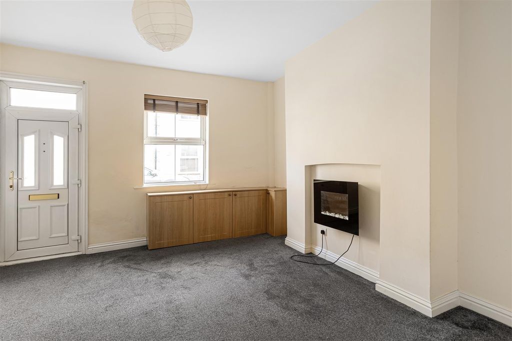 Property photo 3 of 21 25_Carleton_Street_1.Jpg