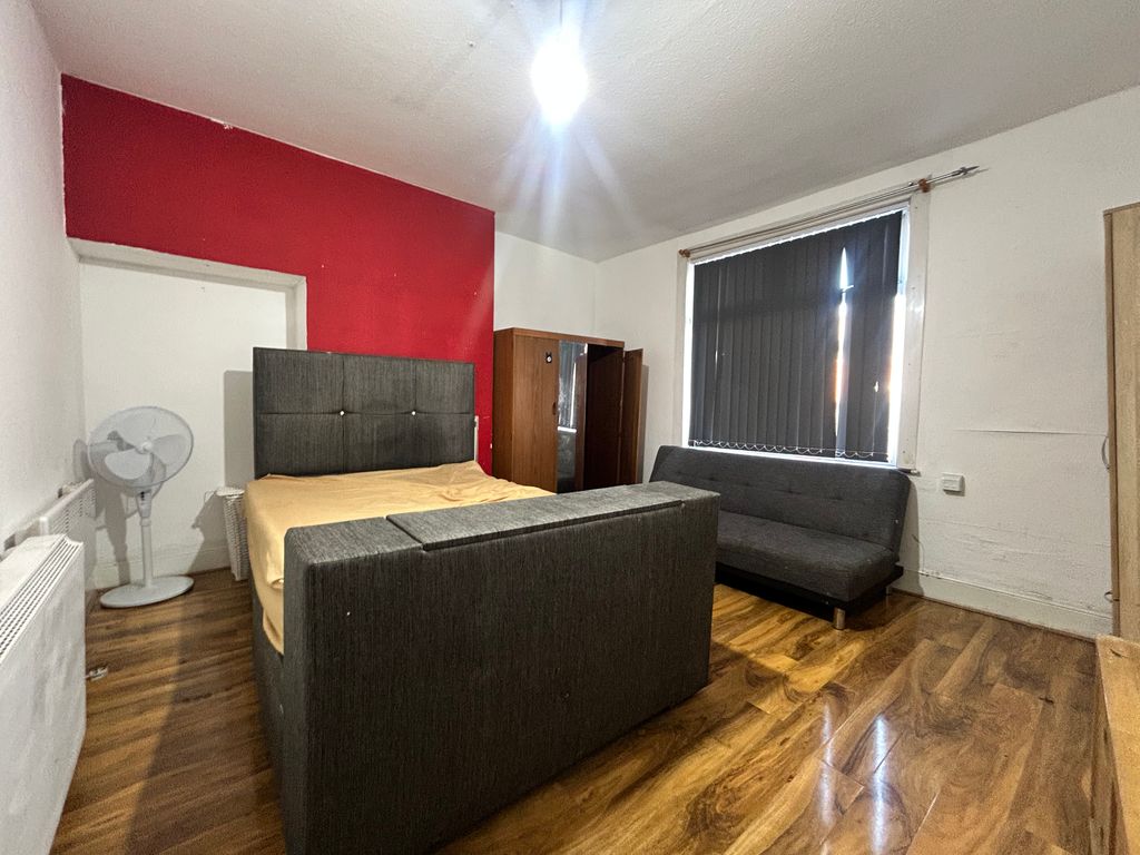 Property photo 2 of 6 Image