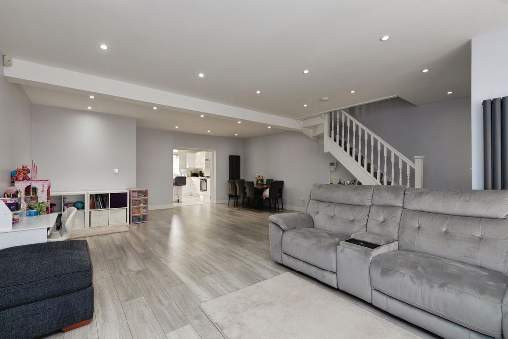 Property photo 3 of 21 Pbox-Img.Jpg