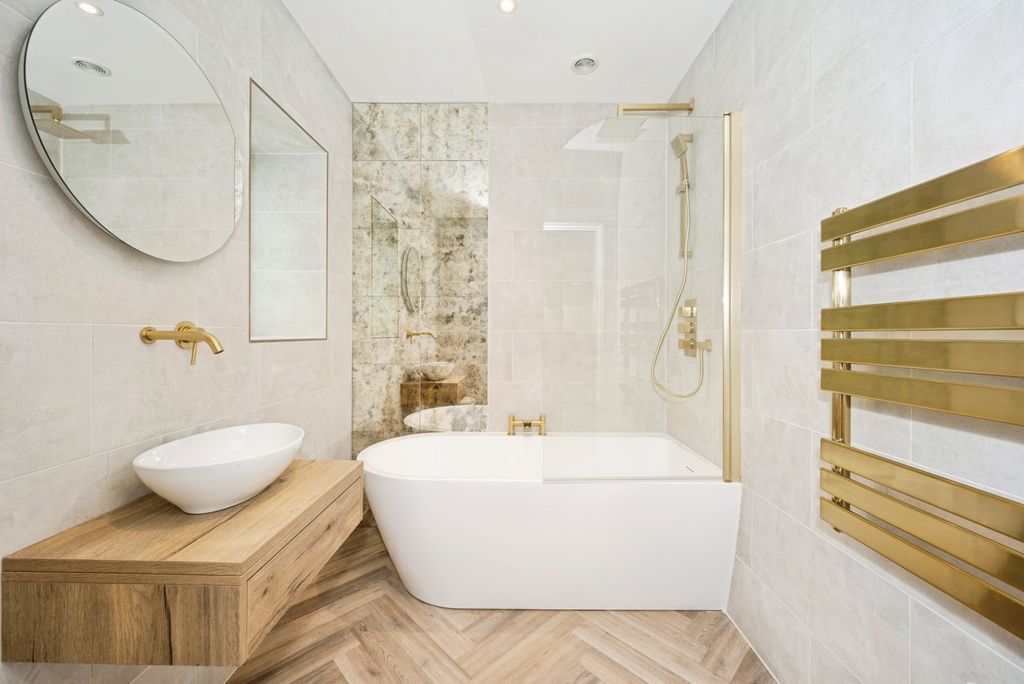 Property photo 3 of 13 Ensuite Bathroom