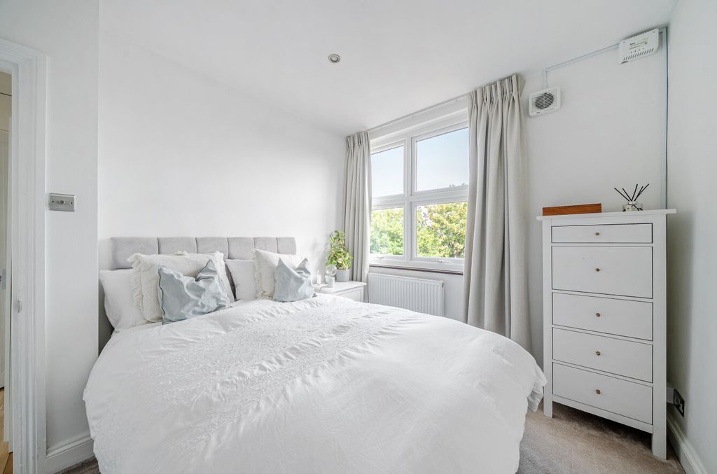 Property photo 3 of 12 1331399-13-6889Ef...