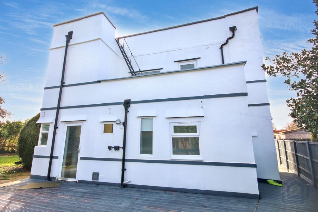 Property photo 2 of 24