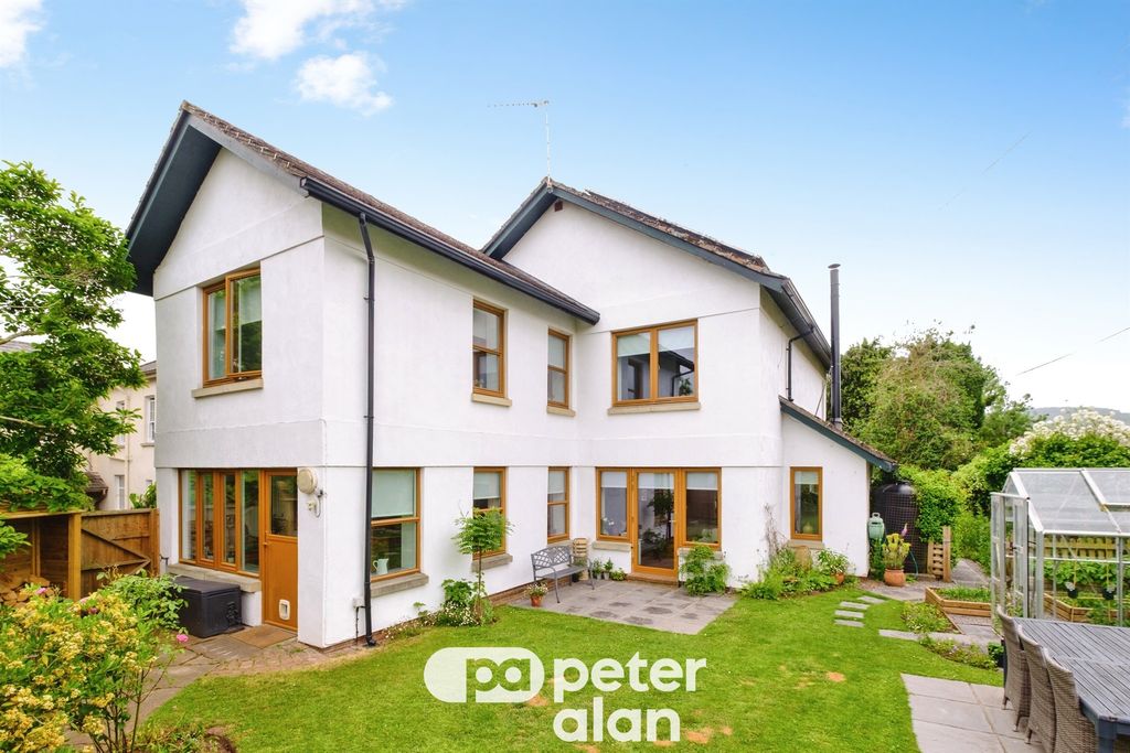 Property photo 3 of 32
