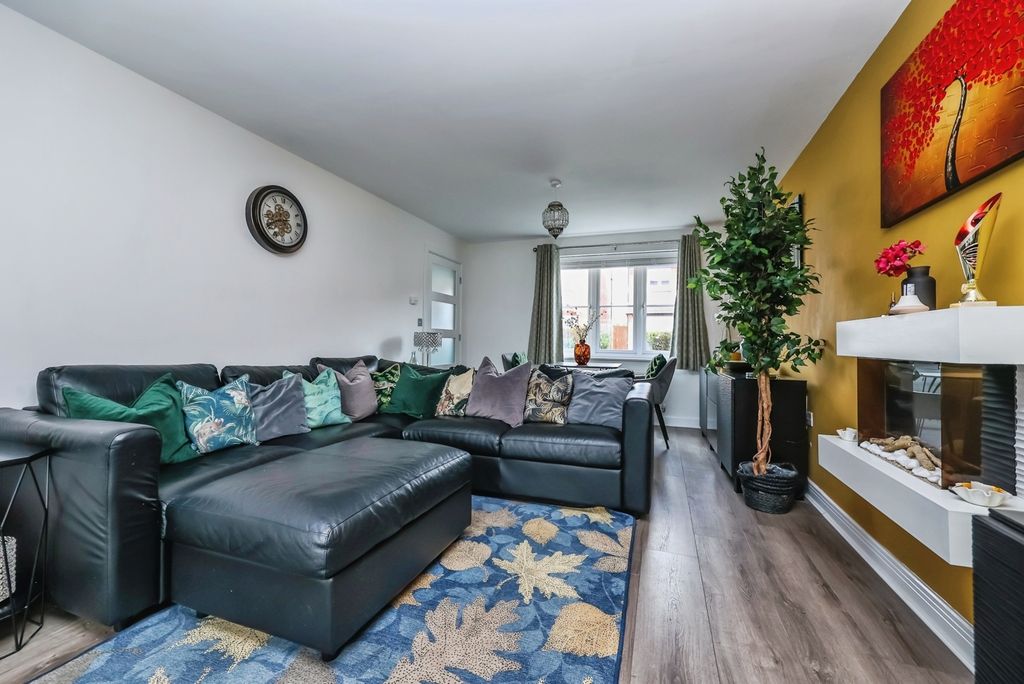 Property photo 3 of 25 Pbox-Img.Jpg