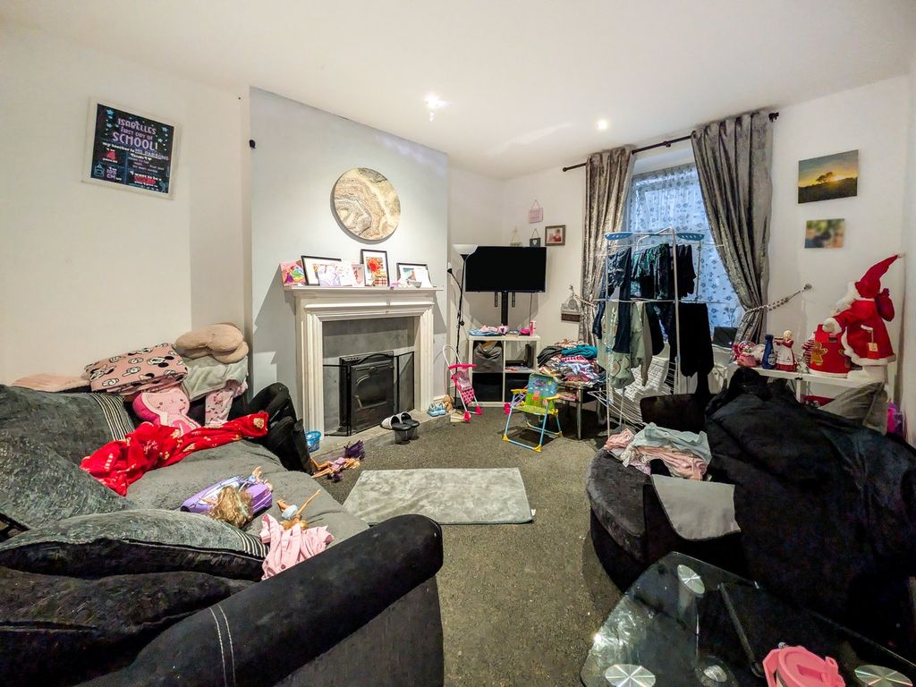 Property photo 3 of 20