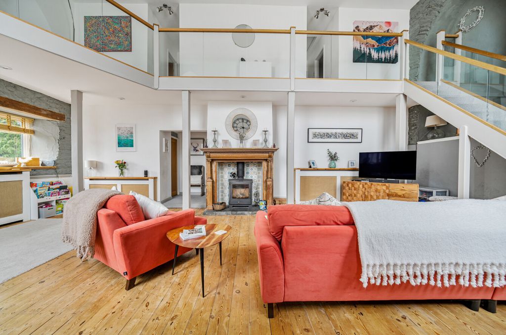 Property photo 2 of 21 1318230-7-685Ecd5...