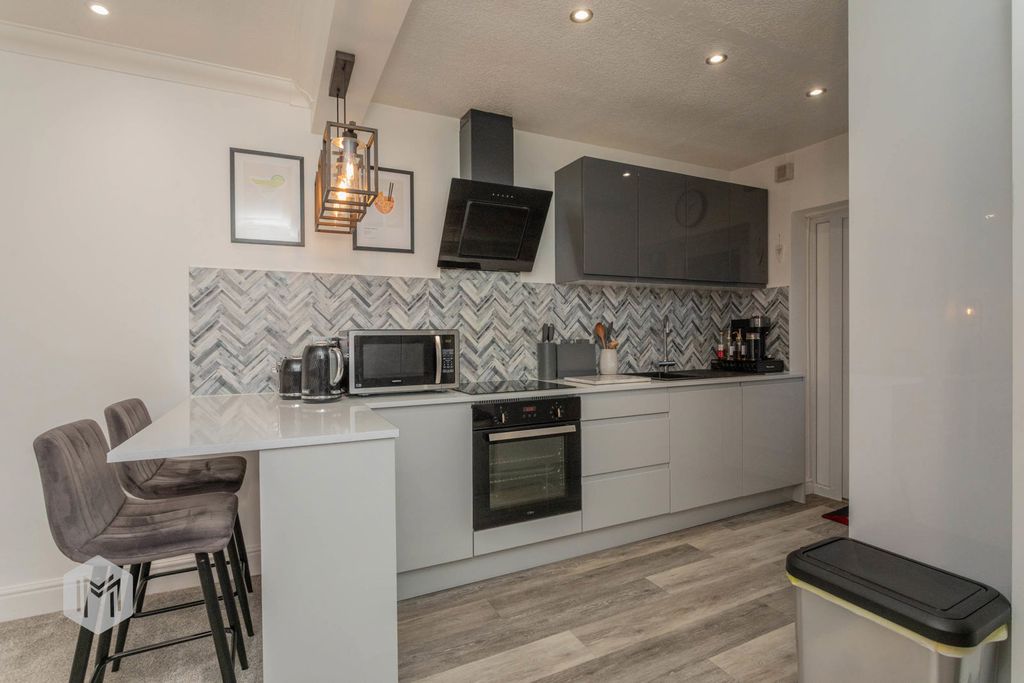 Property photo 2 of 16 Photograph