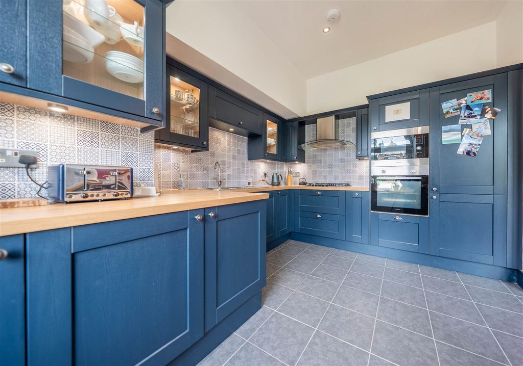 Additional image 10 of 4 bed flat for saleGlasgow Road, Perth PH2