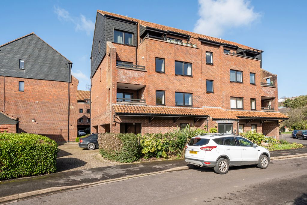 Property photo 1 of 17 Exterior