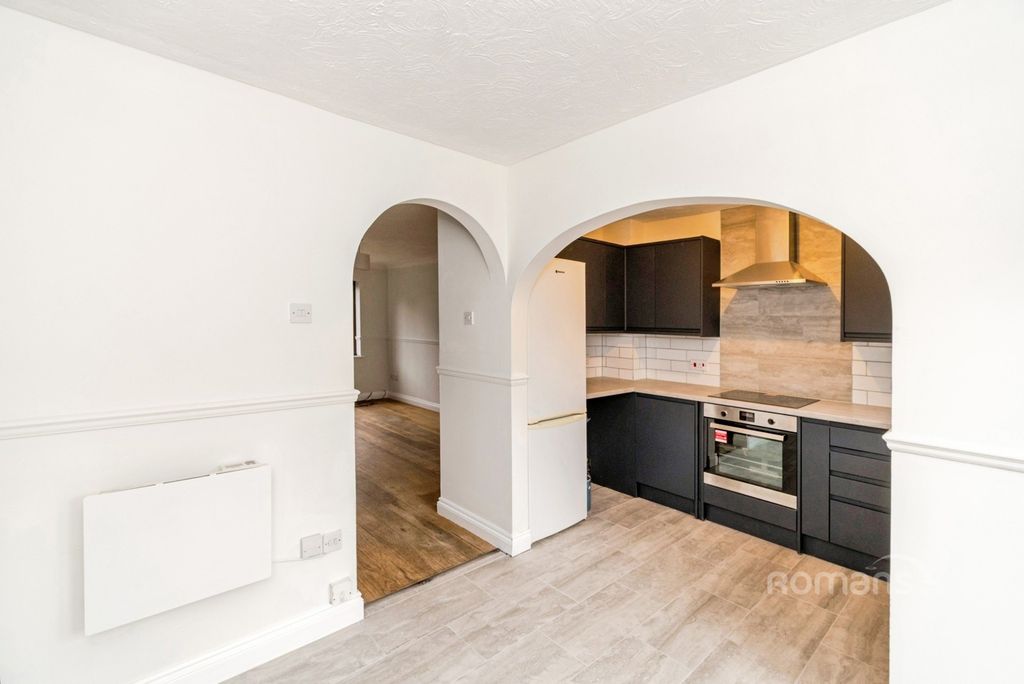 Property photo 3 of 12 Pbox-Img.Jpg