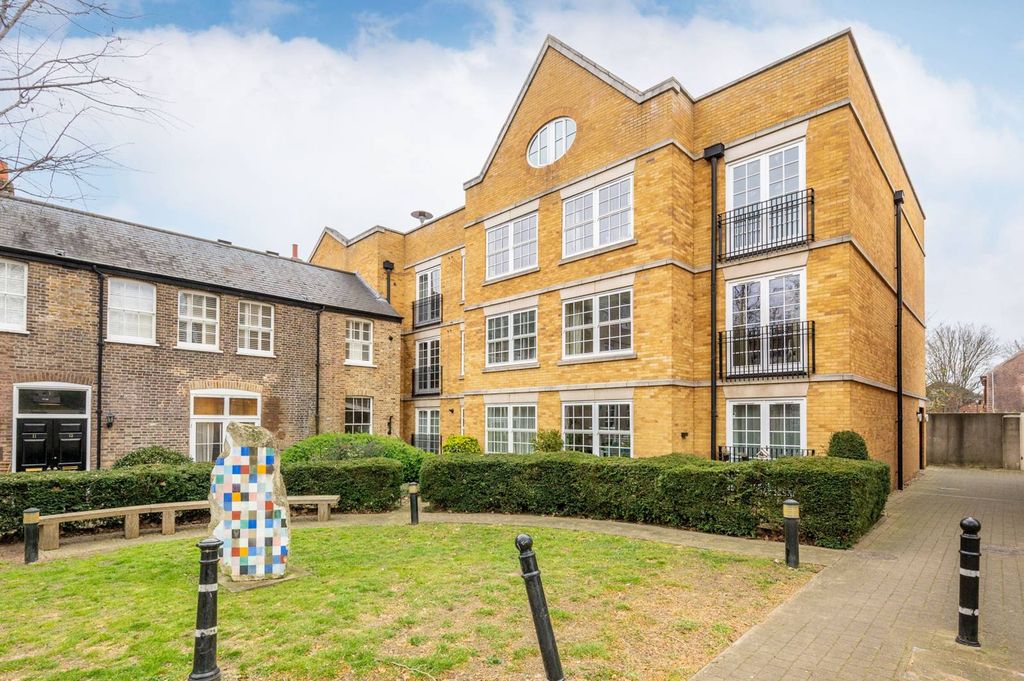 Property photo 1 of 8