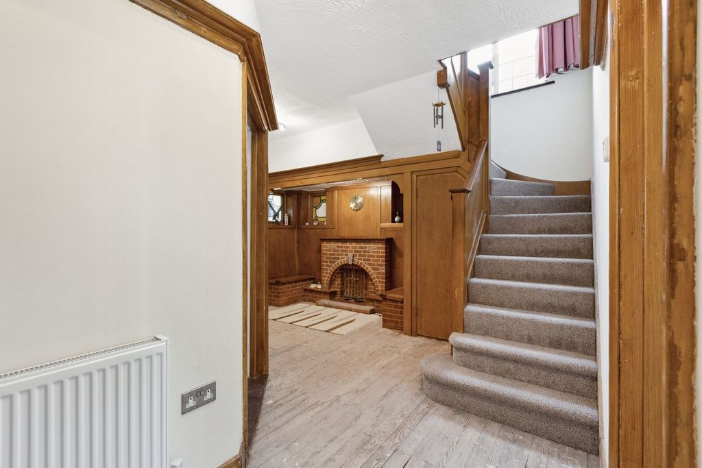 Property photo 2 of 23