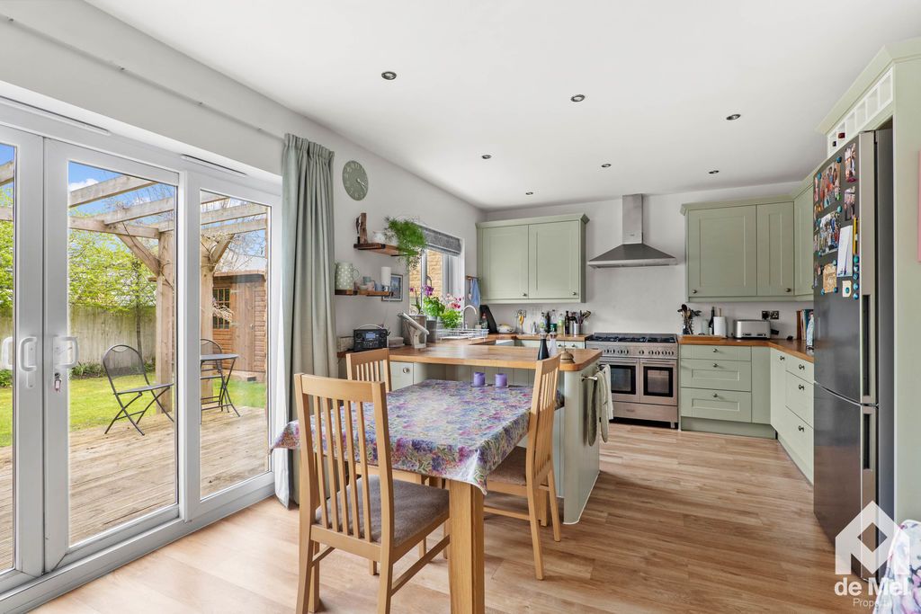 Property photo 2 of 17 Photo 12