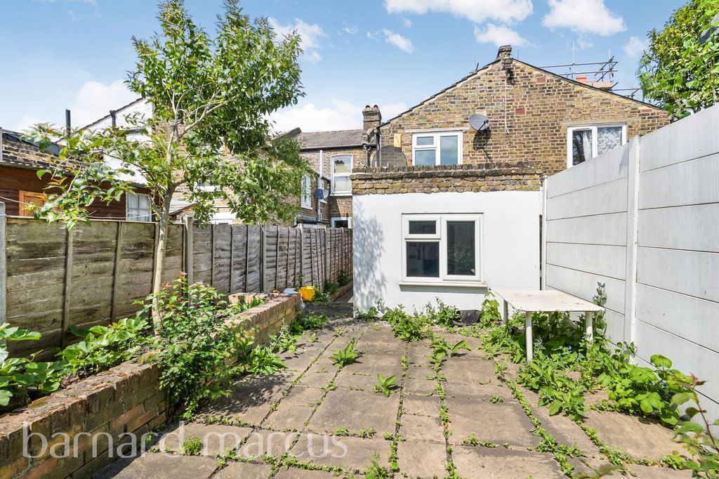 Property photo 3 of 16