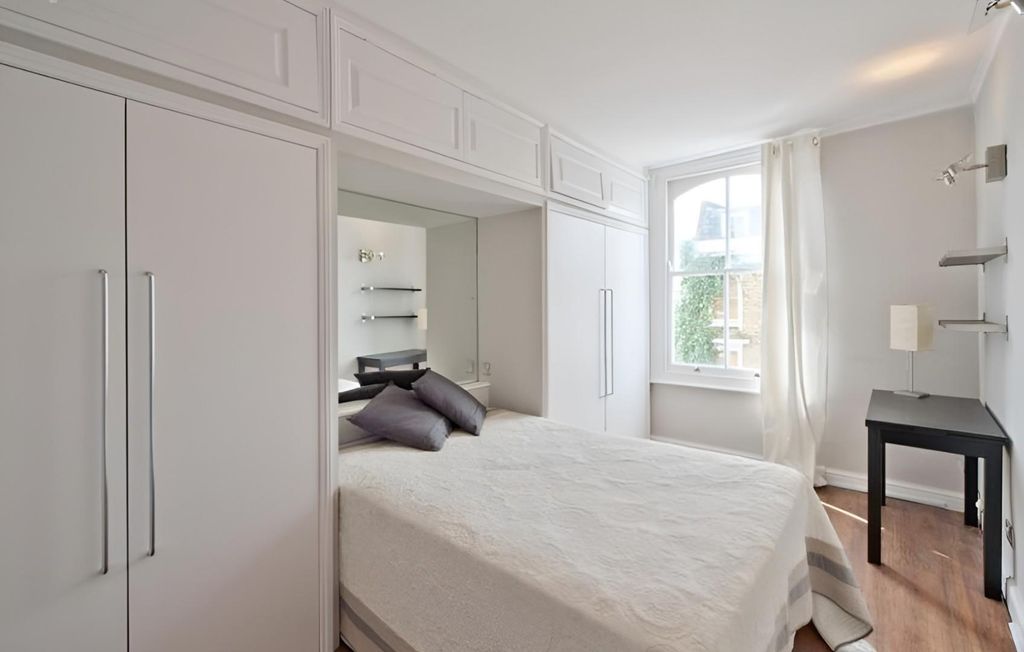 Property photo 3 of 4 Top Floor 103 Ifield 2.Jpg