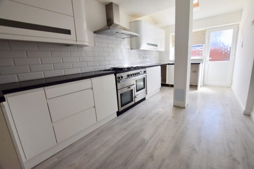 Property photo 2 of 10 Kitchen Diner