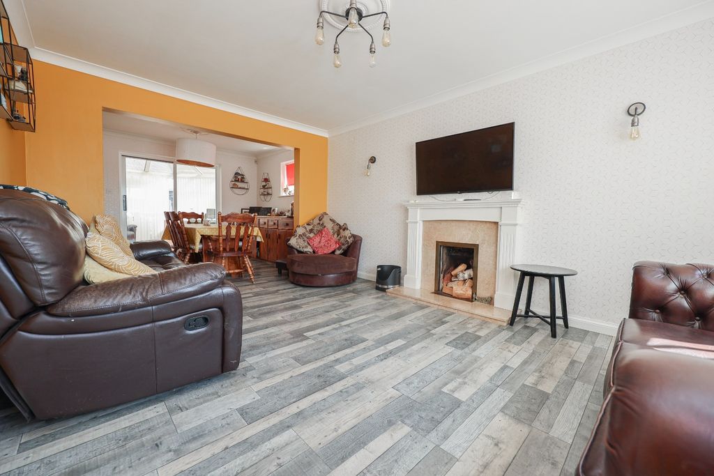 Property photo 2 of 25 4838662