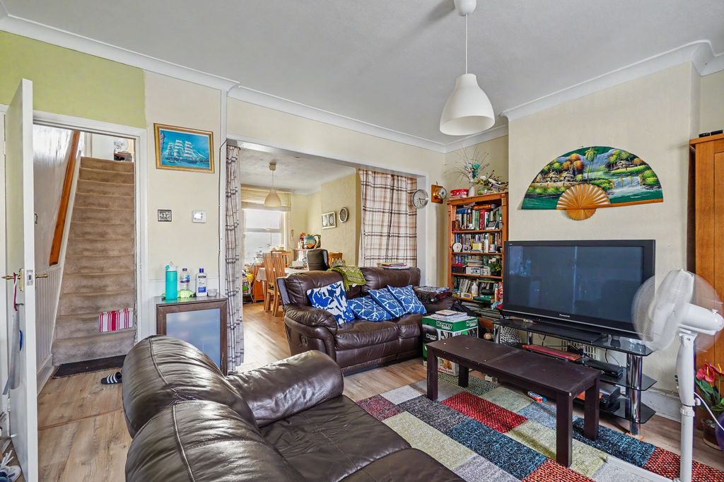 Property photo 3 of 13