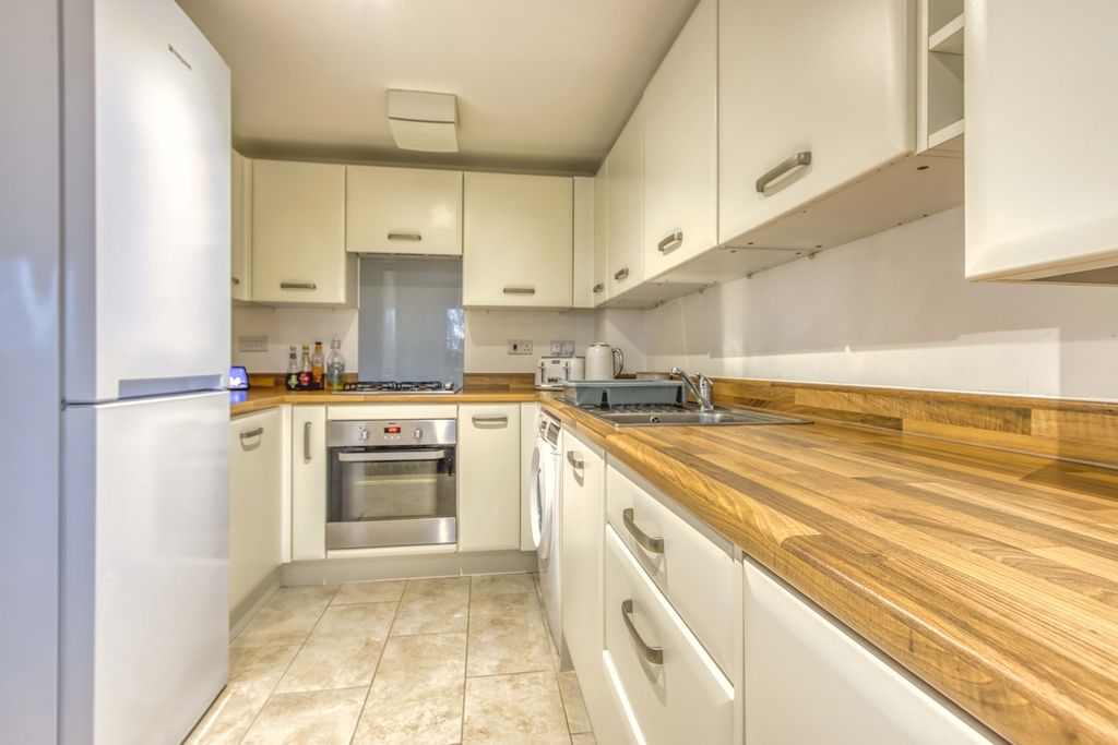 Property photo 3 of 15 Mill House Road (4)