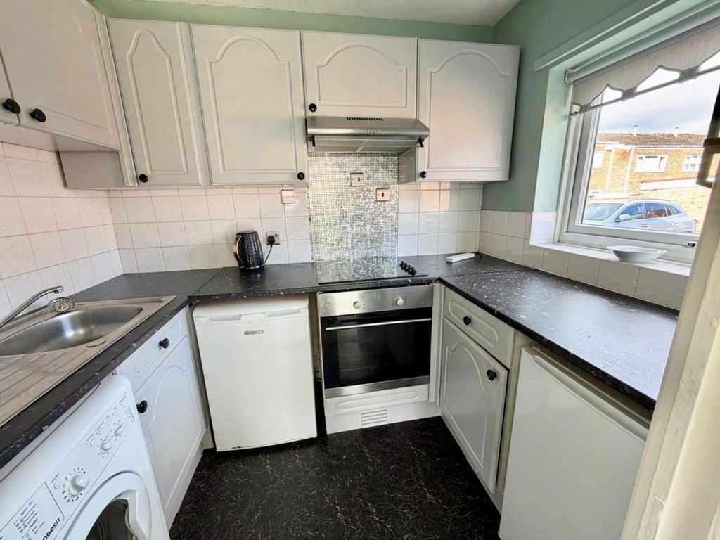 Property photo 3 of 5 Kitchen